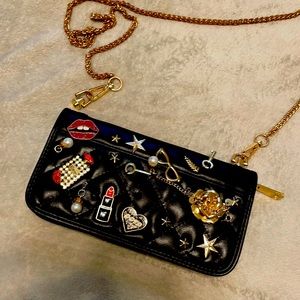 Wallet with a arm chain